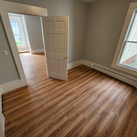 Building Photo - 536 Hall St