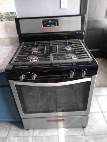 Building Photo - 11641 Mansfield St