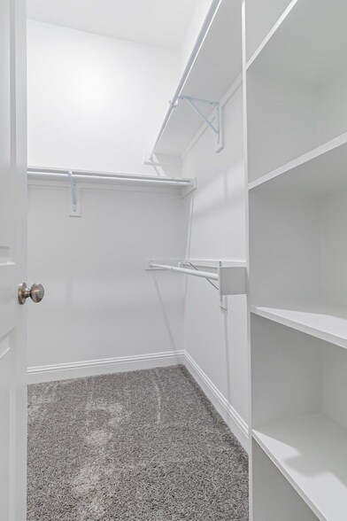Building Photo - 422 Oleander Dr