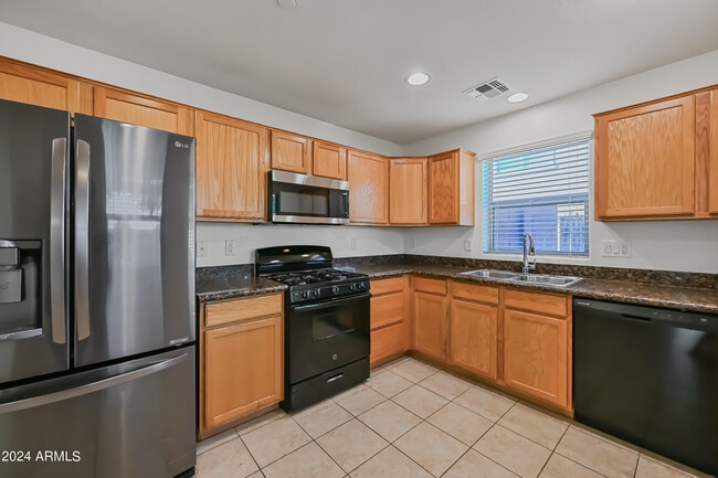 Building Photo - 2257 S Ponderosa Dr