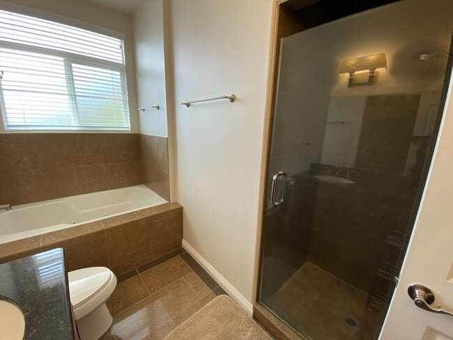 Building Photo - Beautiful Four Bedroom Townhouse in Pasadena