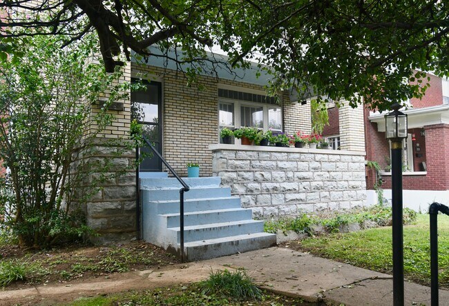 Historical charm in this Cherokee Triangle building. - 2027 Baringer Ave
