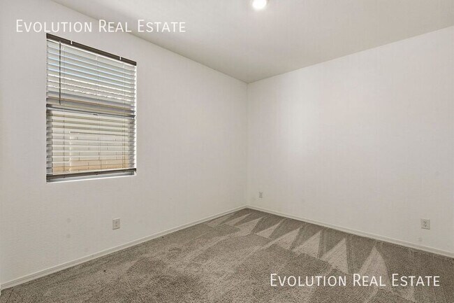 Building Photo - 11461 E Ulysses Ave