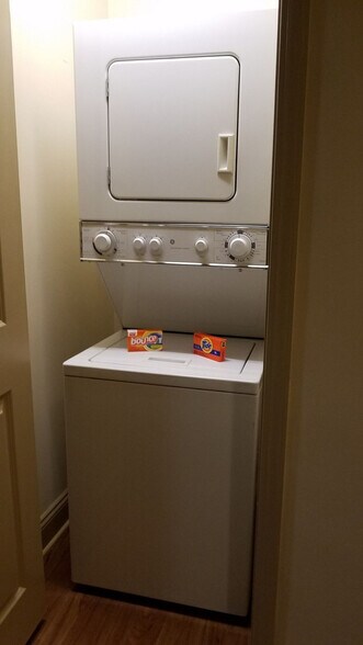 Building Photo - 3920 Sharon Rd