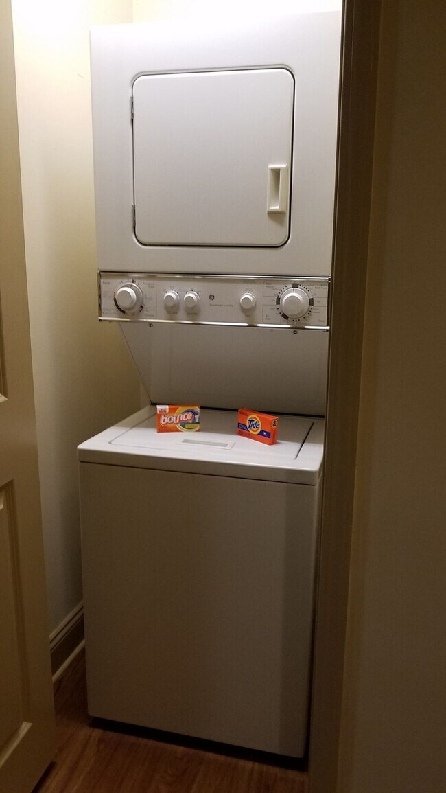 Building Photo - 3920 Sharon Rd