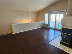 Building Photo - 5201 S Torrey Pines Dr
