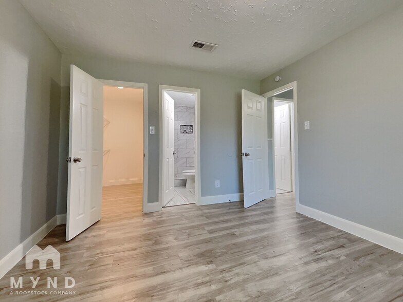 Building Photo - 4919 Quebec Blvd