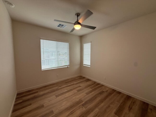 Building Photo - 624 N Vine St