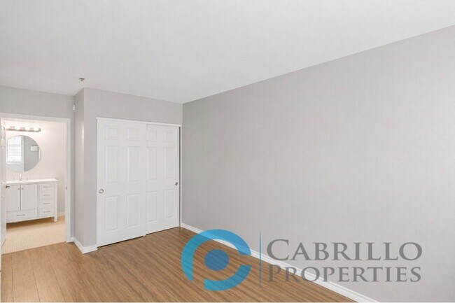 Building Photo - 1435 India St