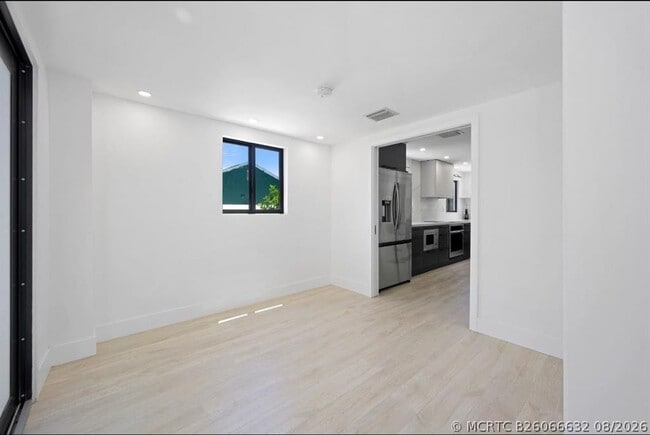 Building Photo - 823 33rd St