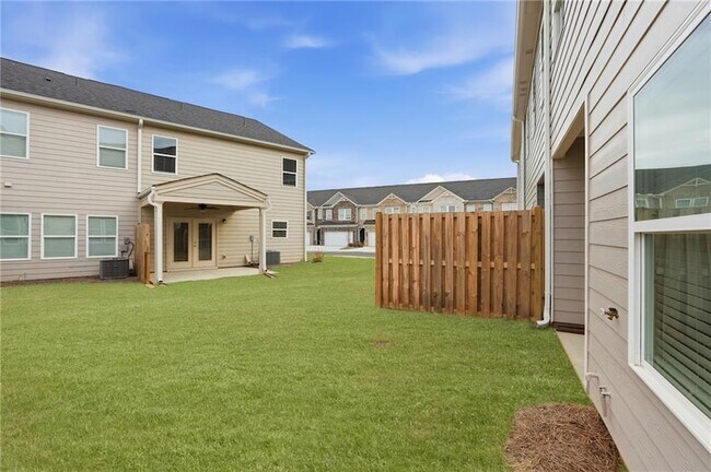 Building Photo - 2206 Chant St