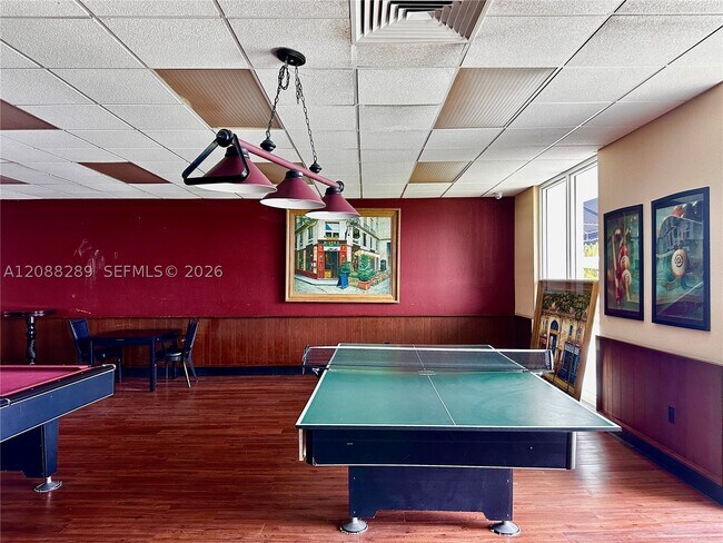 Building Photo - 500 Bayview Dr