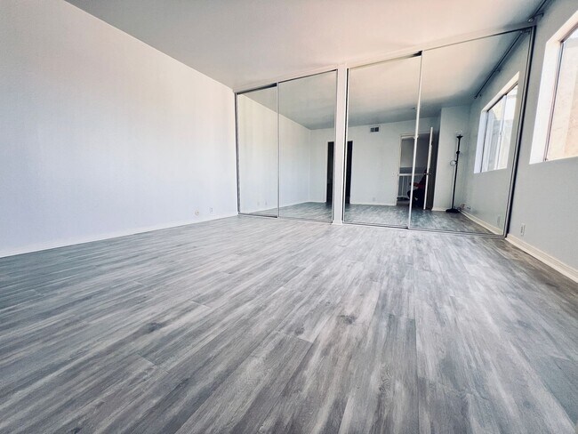 Building Photo - Peaceful 3/1.5 Tierrasanta Condo - Villa M...