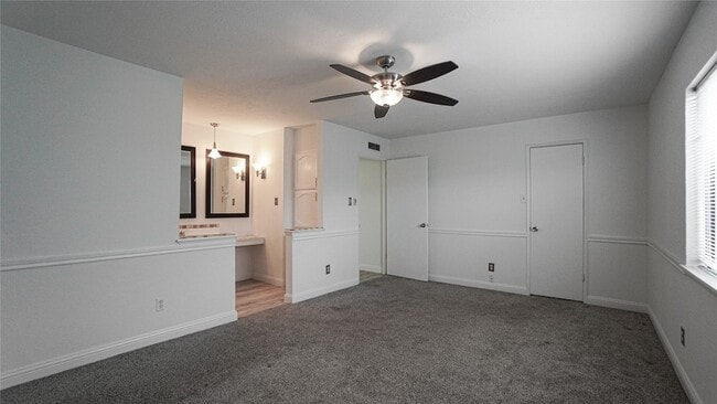 Building Photo - 2115 Chatsworth Rd