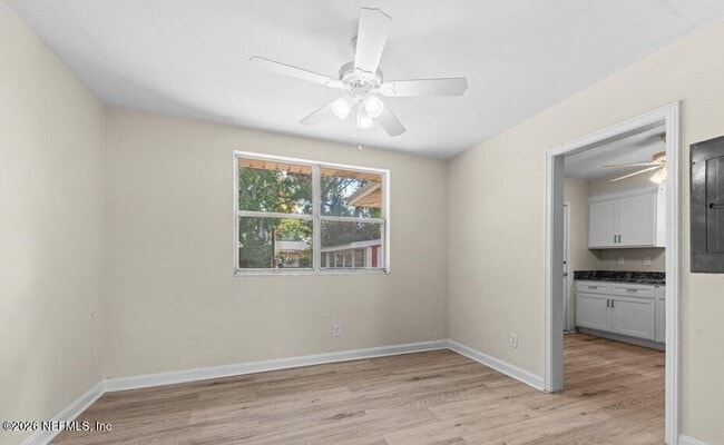 Building Photo - 7115 Lucky Dr E