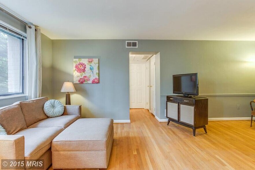 Living room & hallway to bedroom & bathroom - 2016 N Adams St