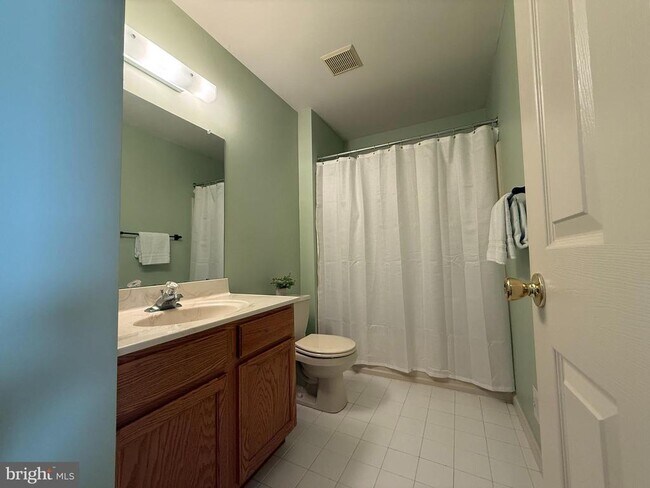 Building Photo - 102 Regents Ct