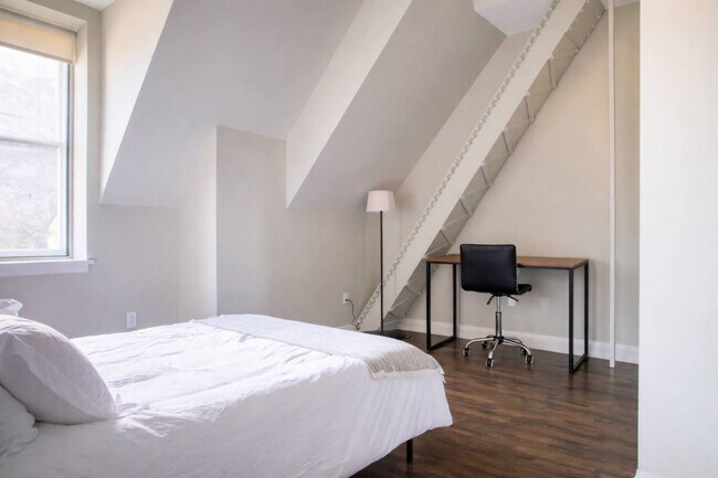 Building Photo - 225 E Michigan St