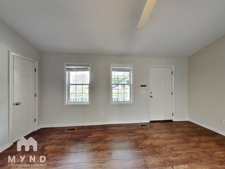 Building Photo - 2036 Ballston Pl