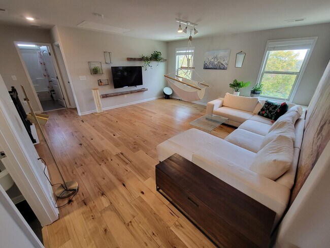 Building Photo - 6 Bed, 4 Bath Home Available in Simpsonville