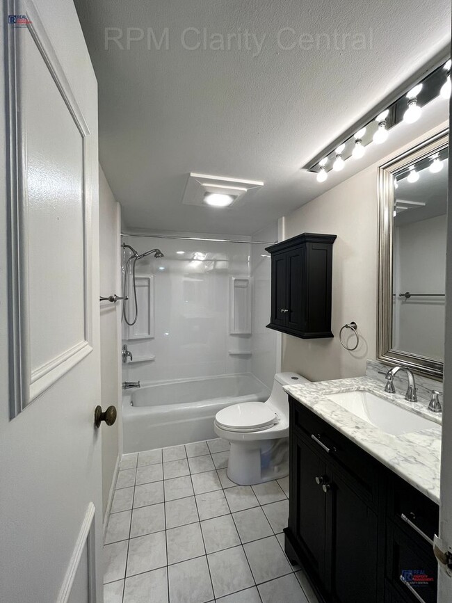 Building Photo - Prime Location 2-Bedroom, 1.5-Bath Condominium for Rent!