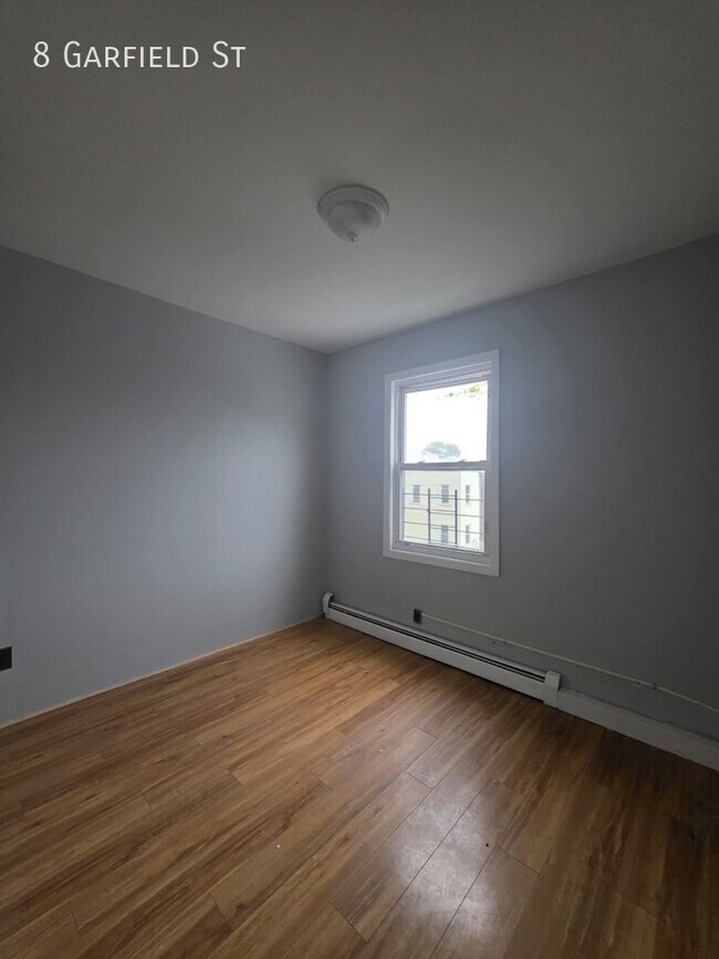 Building Photo - 8 Garfield St