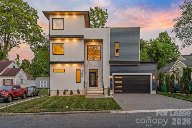 Building Photo - 3008 Holt St