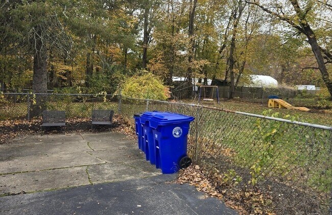 Building Photo - 195 Plymouth St