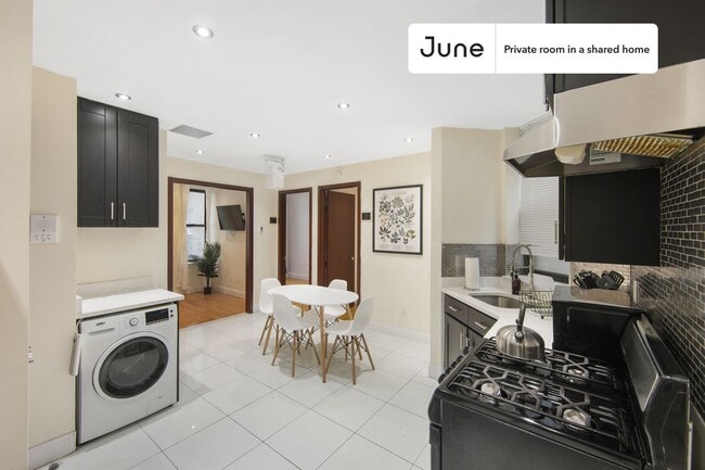 Building Photo - 235 W 109th St