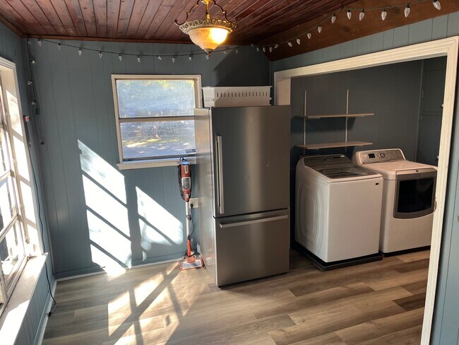 Building Photo - 1013 W Chase St