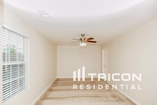 Building Photo - 2037 Silverton Cir