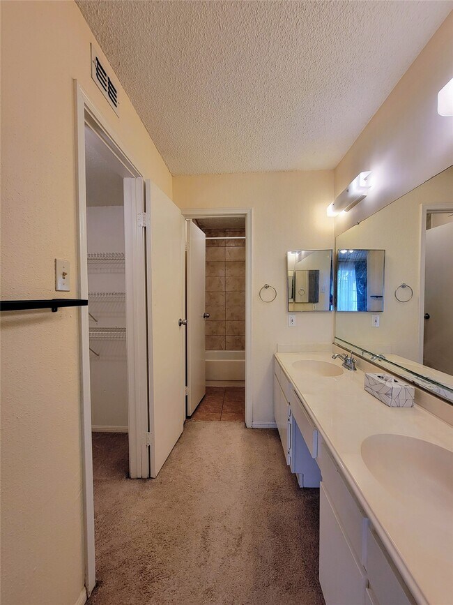 Building Photo - 1515 Sandy Springs Rd