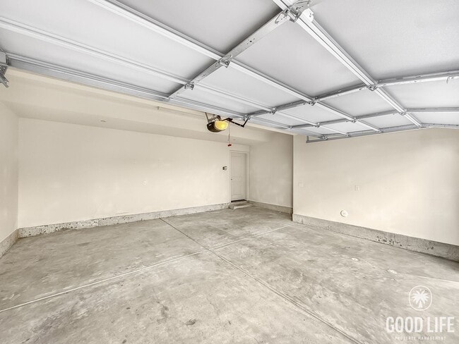 Building Photo - 3B/2BA Home with Private Elevator & Mountain Views!