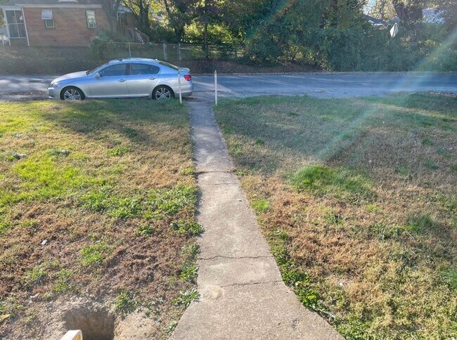 Building Photo - 3 bed house in Henrico County! Alle electric, Central HVAC, large yards, laundry Rva North side!