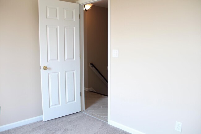 Building Photo - 107 Enchanted Way