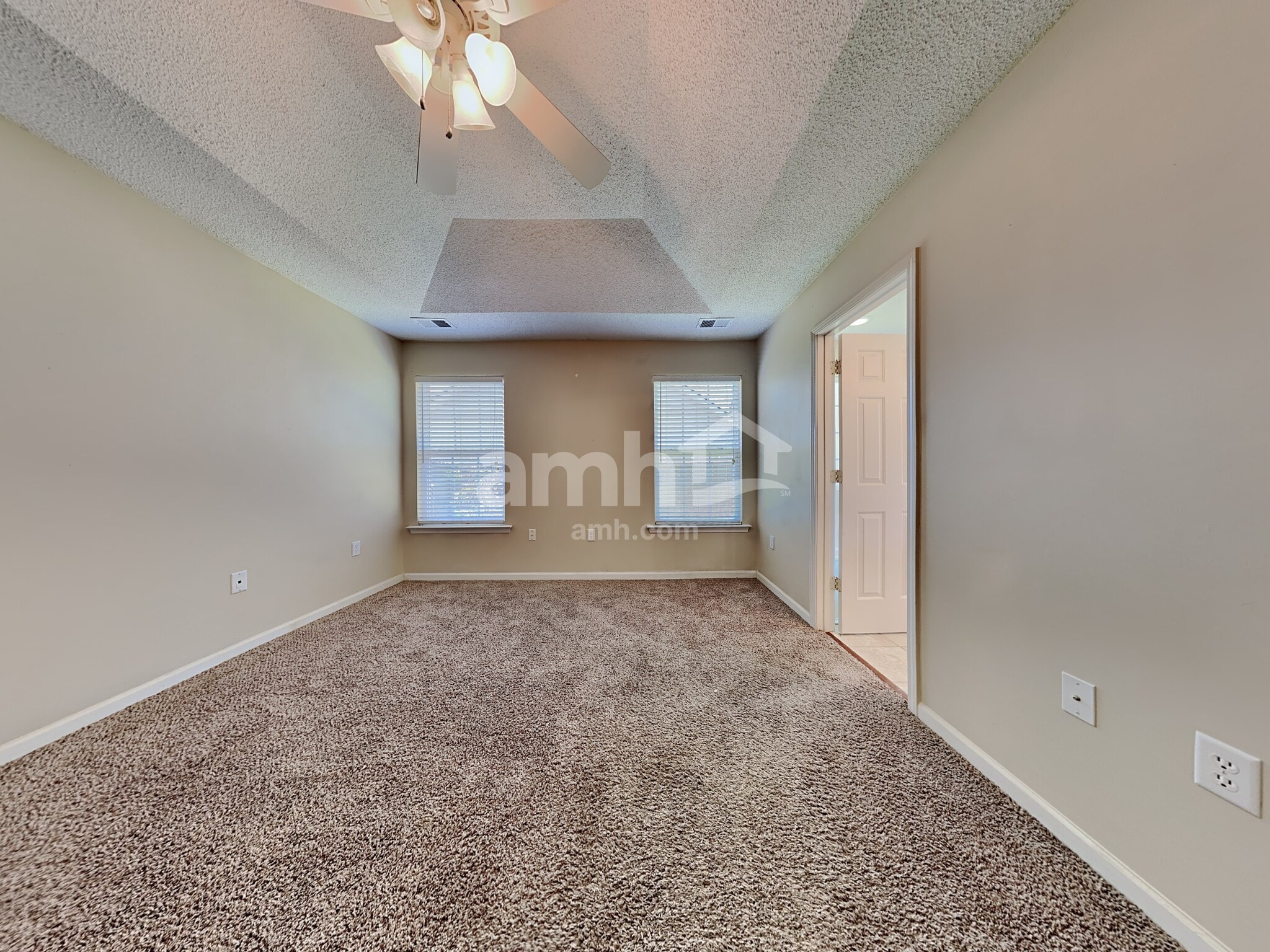 Building Photo - 305 Springdale Ct