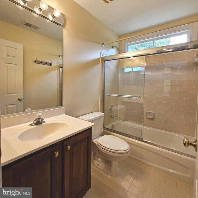 Building Photo - 5267 Tractor Ln