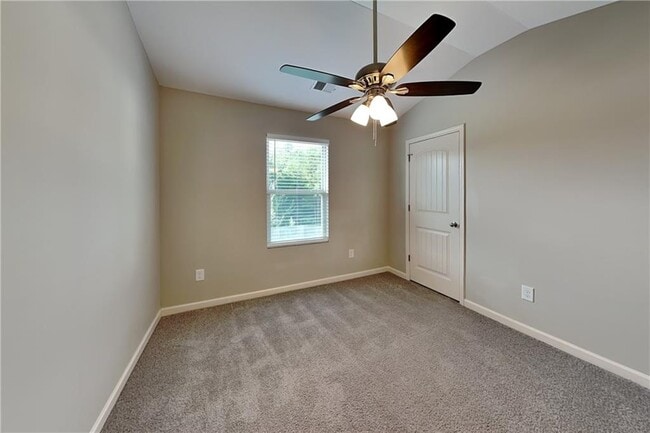 Building Photo - 354 Hawthorn Dr