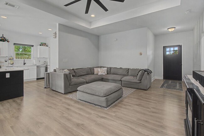 Building Photo - 197 W 1st Ave