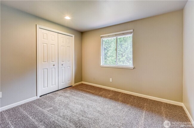 Building Photo - 3bd/2.5ba Renton Home