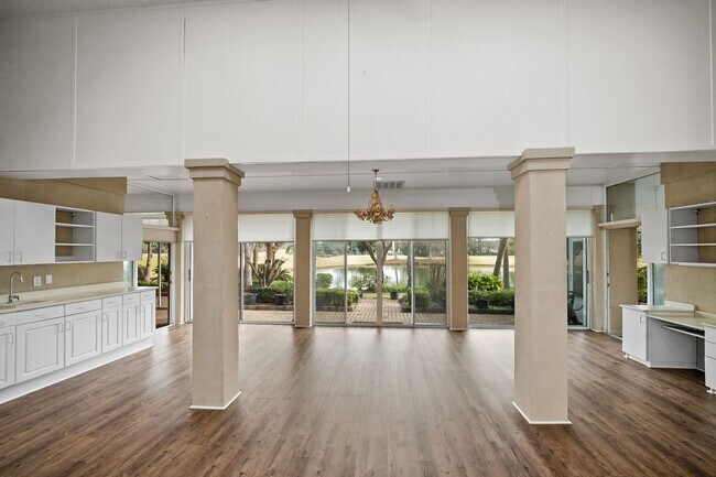 Building Photo - 601 Willow Point Ct