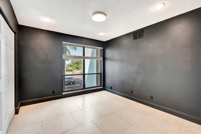 Building Photo - 2395 Jaeger Dr