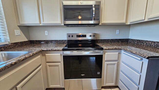 Building Photo - 756 N Texas St