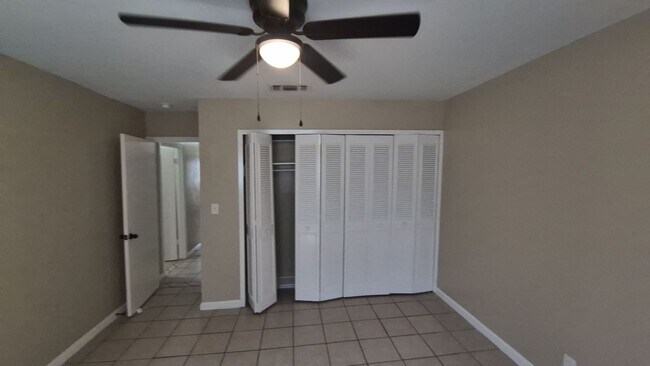 Building Photo - 7102 Glen Point Dr