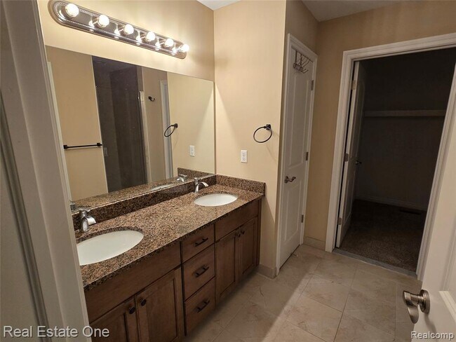 Building Photo - 1131 Woodslee Ave