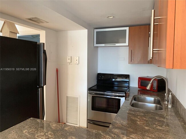 Building Photo - 650 NE 61st St