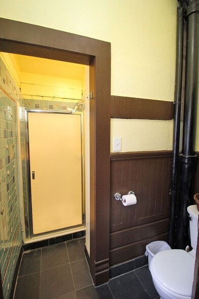 Building Photo - 5112 SE Hawthorne Blvd