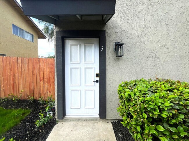 Building Photo - 1708 E Fairfield Ct