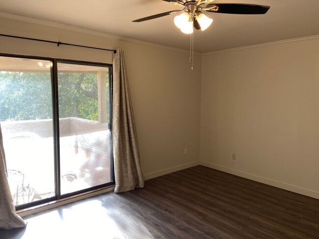 Building Photo - Spacious Riverhill Townhome