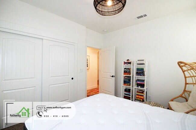 Building Photo - 4624 Pleasant Hills Dr